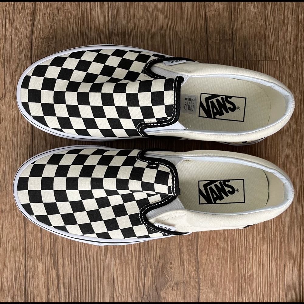 New Vans checkerboard classic slip-ons. Size 7.5